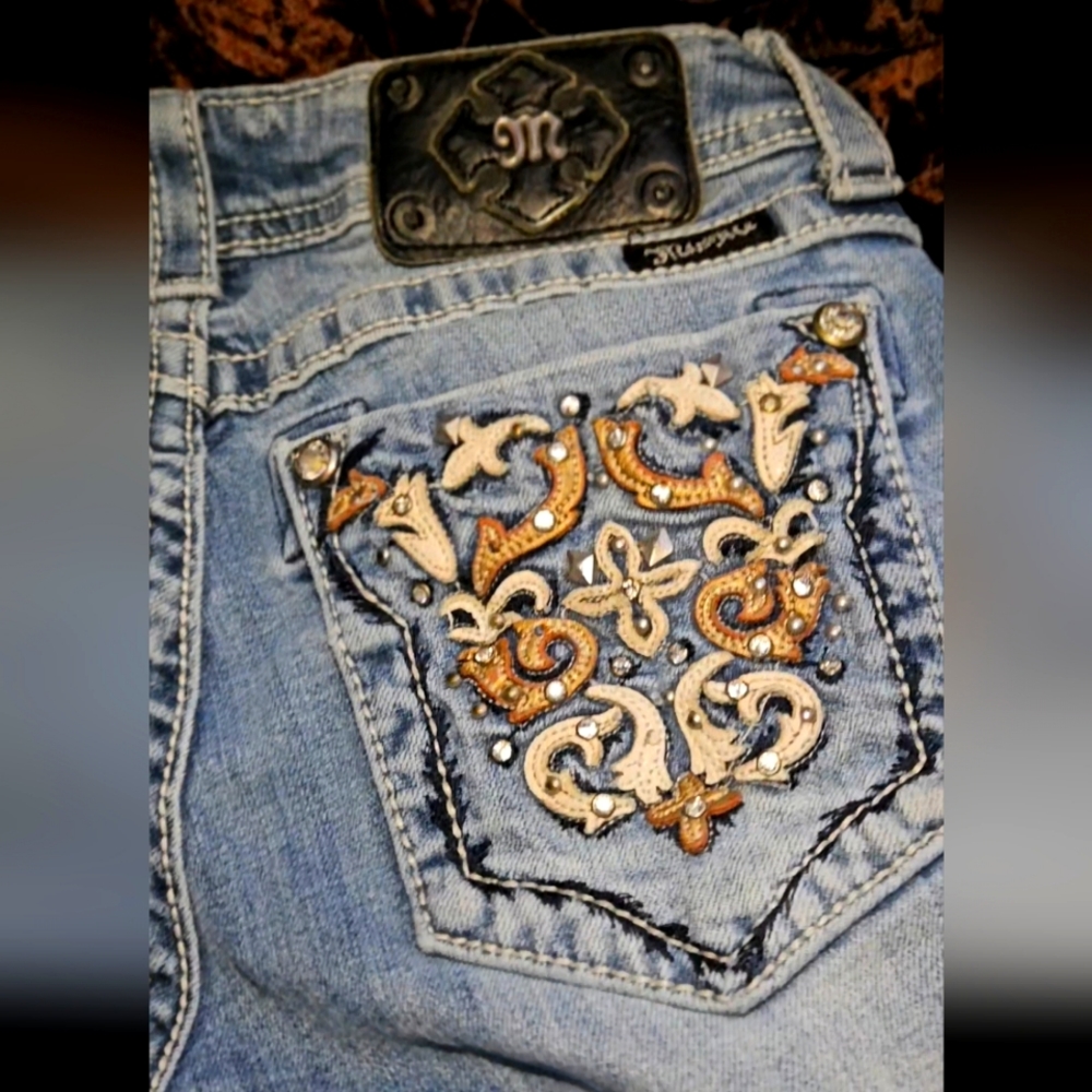 Miss me Distressed Capri/Cropped jeans size 27